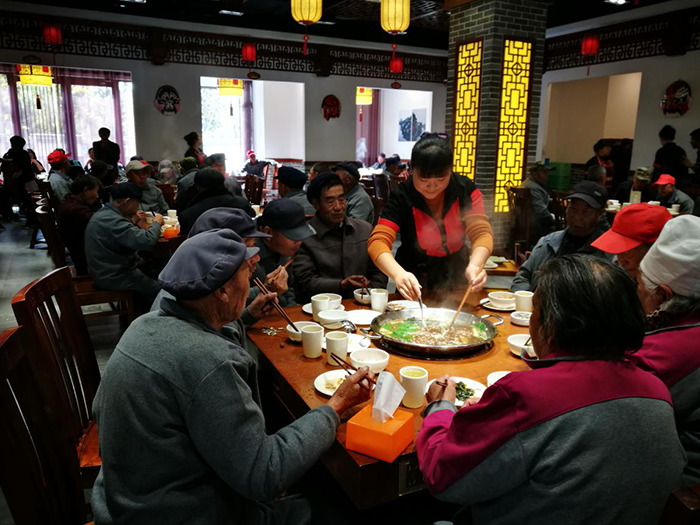 公司開(kāi)展“百善孝為先，公益火鍋宴”慶祝重陽(yáng)佳節(jié)