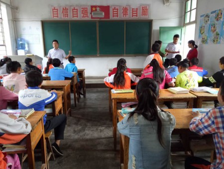 天水廣播電視臺攜手甘肅建投地產(chǎn) 點燃天水萬名貧困兒童繽紛的夢想