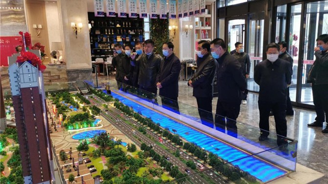 市、區(qū)領導蒞臨百酈灣視察項目小學建設情況