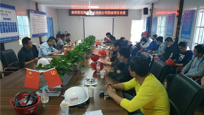 “觀摩學習找差距，交流經(jīng)驗促提高”