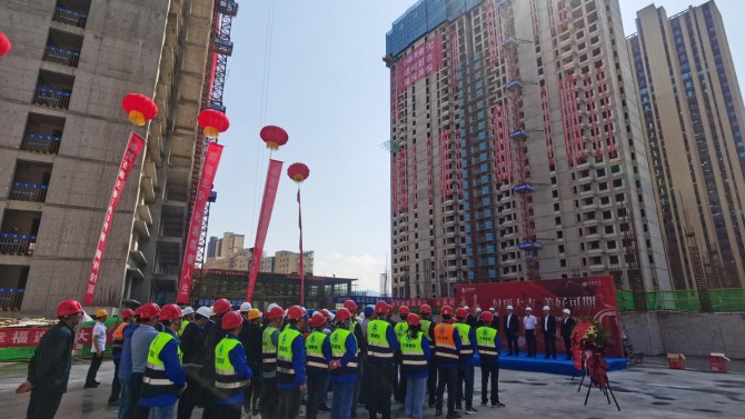 封頂大吉 美好可期--臨夏百酈天香項目7#、9#樓主體順利封頂