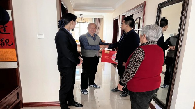 紅色物業(yè)，情暖中秋 ——上尚宅物業(yè)中心慰問(wèn)孤寡老人