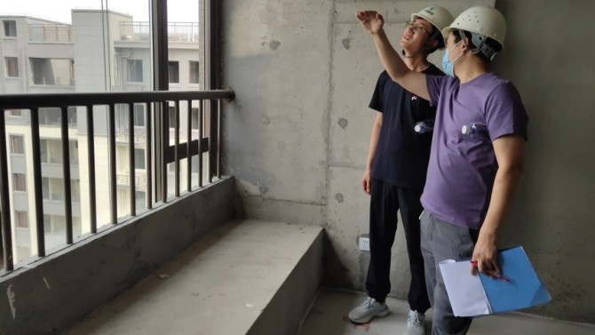 【“三抓三促”在行動(dòng)】炎夏擔(dān)使命，齊心保交樓