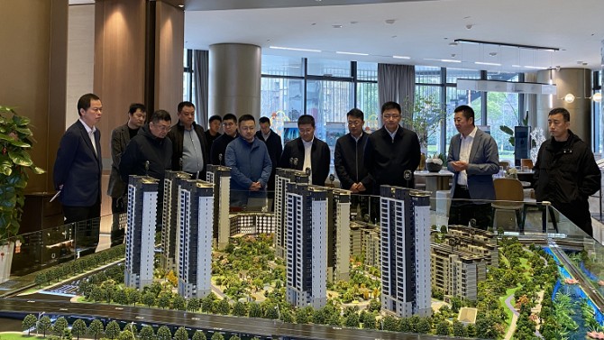 無錫市錫山區(qū)顧文浩區(qū)長一行蒞臨百酈華庭項(xiàng)目調(diào)研指導(dǎo)工作